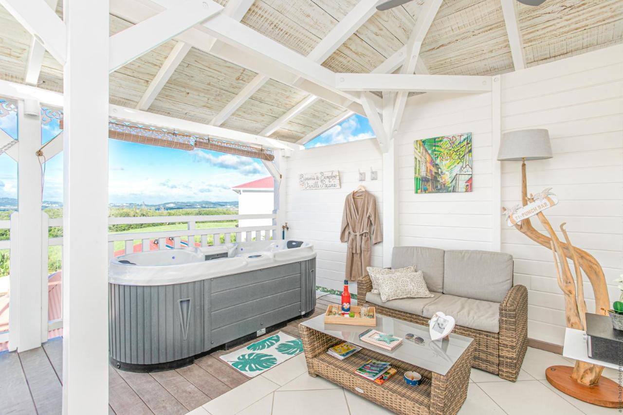 Bungalow Vanille Pacane - Vue Mer Avec Spa Prive Les Trois-Ilets Luaran gambar