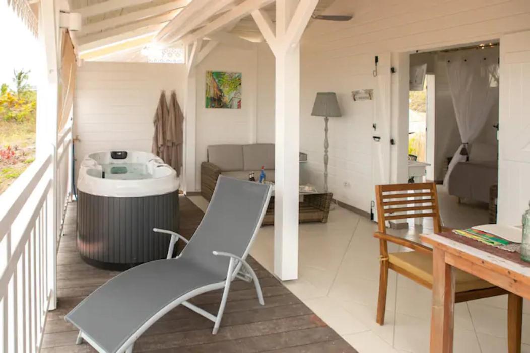 Bungalow Vanille Pacane - Vue Mer Avec Spa Prive Les Trois-Ilets Luaran gambar